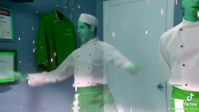 Огузок танцует.