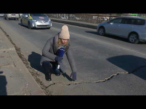 Жена вскочила и раскрасневшаяся негодующая прошлась по комнате