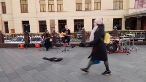 Засыпай на руках у меня засыпай....