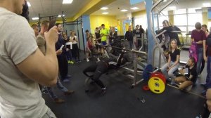 Победительница по-народному жиму среди девушек. 102 повторения