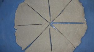 Рогалики из творожного теста с яблоками