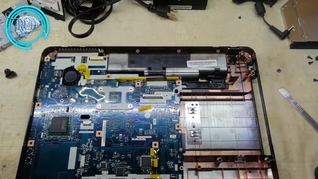 COMO ABRIR Y DARLE MANTENIMIENTO A LAPTOP EMACHINES E725 смотреть онлайн