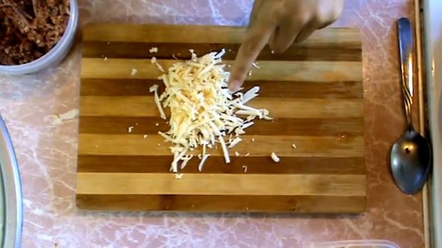 Макаронные гнезда с фаршем в сметанно-томатном соусе