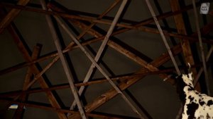 Декор стены из подручных материалов своими руками
