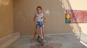 Как научиться делать трюки на самокате