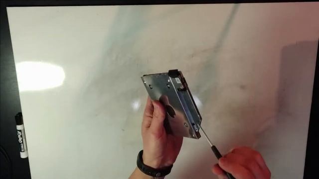 Dell Latitude E6440 Caddy Storage смотреть онлайн