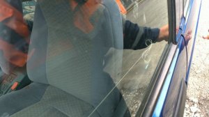 Как открыть автомобиль без ключей/ ключи забыли в машине