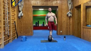 Тренировка с гирей 32 кг