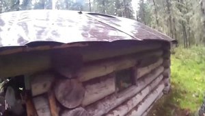 Наждачка - лучший материал для крыш избушек и старой криминальной популярной избушки на Ютубе