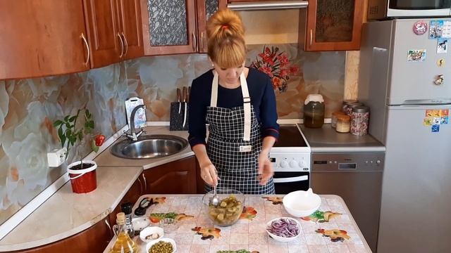 Салат с солёными огурцами. Самый простой салат из солёных огурцов по рецепту моей бабушки!!!