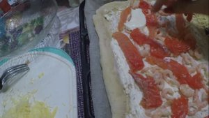 ПРАЗДНИЧНЫЕ БЛЮДА СЫН ПРИБОЛЕЛ САЛАТ С КРЕВЕТКАМИ И ЕЖИК ДОМАШНЯЯ ПИЦЦА