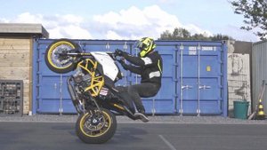 KTM Duke 690 Stunts