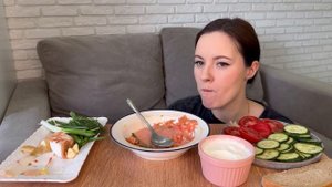 МУКБАНГ БОРЩ ДОМАШНИЙ НАВАРИСТЫЙ СО СМЕТАНОЙ САЛО ЗЕЛЕНЬ ОВОЩИ ЧЕСНОК
