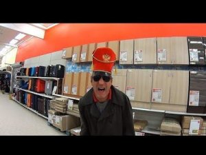 Андрюха прыжок с парашютом / Играем в настольный теннис