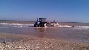 Как на море лодки спускают.  спуск лодки.