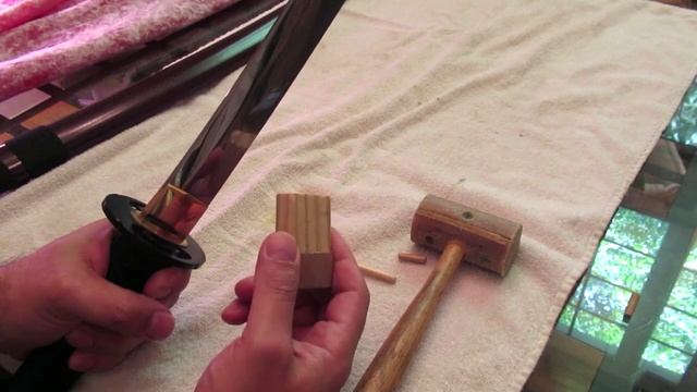 Removing the tsuka of a production katana смотреть онлайн