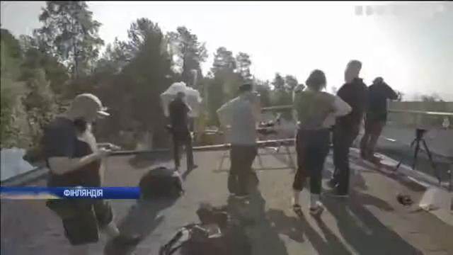 У Фінляндії в зоопарк для ведмедів привезли сніг смотреть онлайн