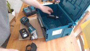 Makita DGA513 úhlová bruska