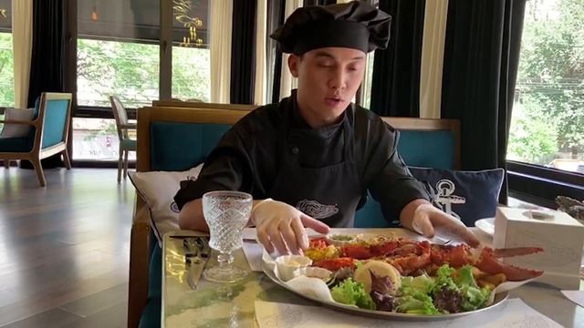 Самый полезный и вкусный видеоурок по поеданию морепродуктов - лобстер смотреть онлайн