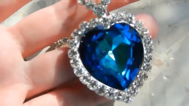 Кулон 'Сердце Океана' из 'Титаника' смотреть онлайн