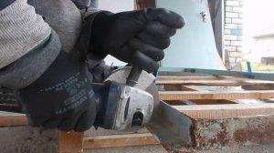 02 Демонтаж деревянной и монтаж металлической двери на цокольном этаже загородного дома