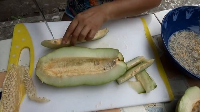 Гигантский фрукт/ Гранадийя/Granadilla/Пробуем и наслаждаемся вкусом ?