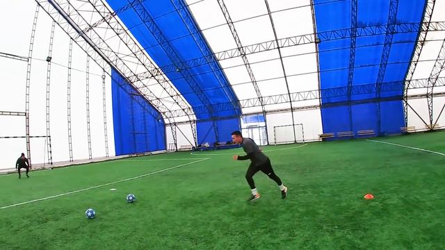 Алдик (Ирина Кайратовна) против юных футболистов / футбольные челленджи смотреть онлайн