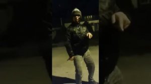 Танцует под песню Папито....