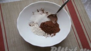 Шоколадный кекс без молока в кружке в микроволновке