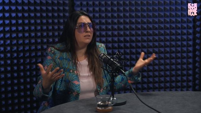 Нашим вкусом УПРАВЛЯЮТ! Дизайнер VS Нейросеть. смотреть онлайн