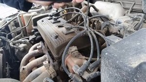 Toyota Avensis 1. Плановое ТО замена свечей.
