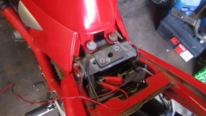 Suzuki 400 Bandit " How to remove your Seat and recharge your battery'