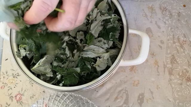 Ферментация малины: скручивание листа.