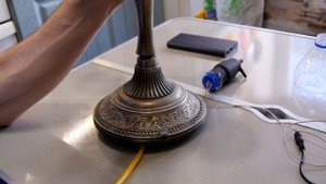 Фонтан из светильника, и автомобильного моторчика из бочка омывайки.