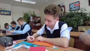Ученики Саранской школы №40 сделали открытки бойцам СВО.