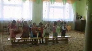 танец постираем платочки , девочки группы "Пчёлка"