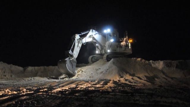 Фары Centaurus на горном экскаваторе Liebherr 9400 - фары NORDIC LIGHTS®