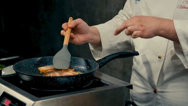 Вкусный рецепт: Филе нерки со шпинатом в экзотическом шафраново-кокосовом соусе. смотреть онлайн