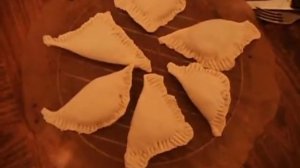 Пирожки с мясом из слоённого теста в микроволновке