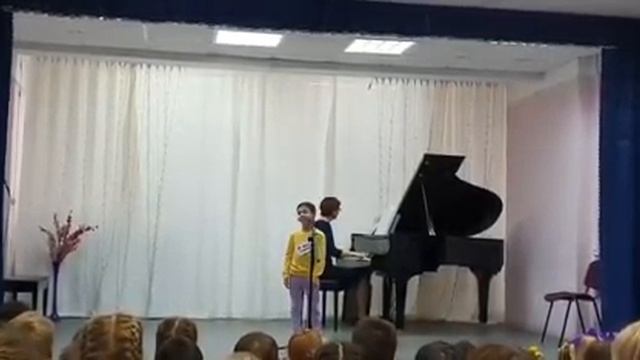 Карвелев Кирилл «Буду маме помогать», автор Е.Ботяров, концертмейстер Михеюшкина И.Ю. смотреть онлайн