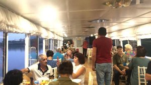 Теплоход Чайка по Реке Агидель. Ирек Нугуманов с мелодичным голосом выступил перед гостями