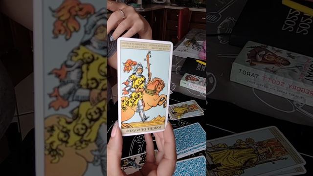 рыцарь жезлов, подробное описание карт таро райдара уейта младших арканов.