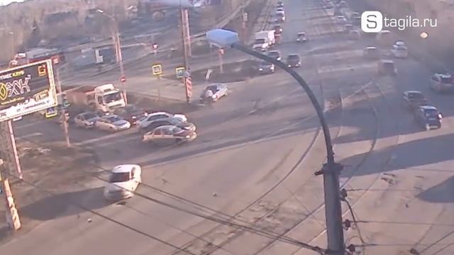 Снес знак пешеходного перехода смотреть онлайн