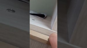 Установка мебельных петель на дверцы.