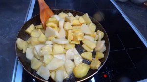 ЖАРЕНАЯ КАРТОШКА С САЛОМ .