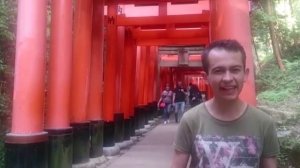 Santuario Fushimi-Inari-taisha -  Historia desde Japón - Bully Magnets - Historia Documental