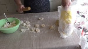 Вареники с творогом и изюмом!