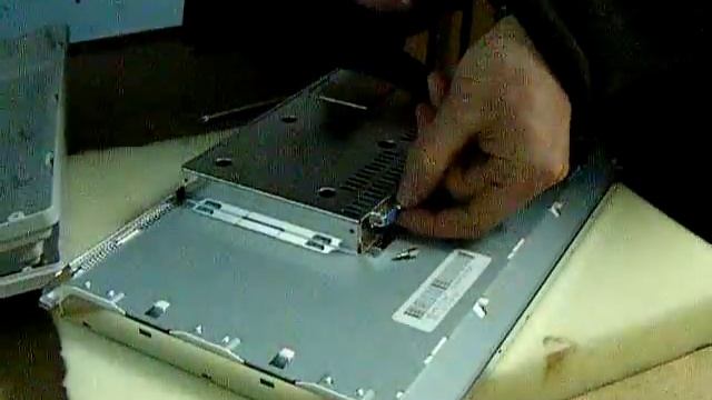 Disassembling Acer AL1512 TFT monitor смотреть онлайн