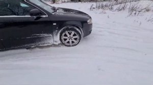 Буксуем в глубоком снегу на ауди!