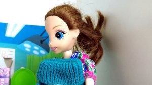 КАК МАЛЬЧИКИ В КУКЛЫ ИГРАЛИ И ИЗ БОЛЬНИЦЫ СБЕЖАЛИ🤣😲 Катя и Макс веселая семейка! Куклы Барби и ЛОЛ